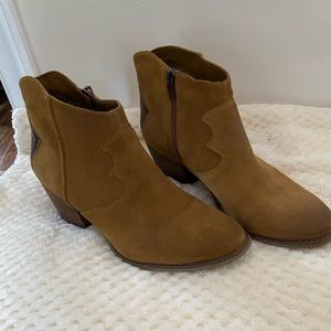 Marc Fisher size 9 short boot